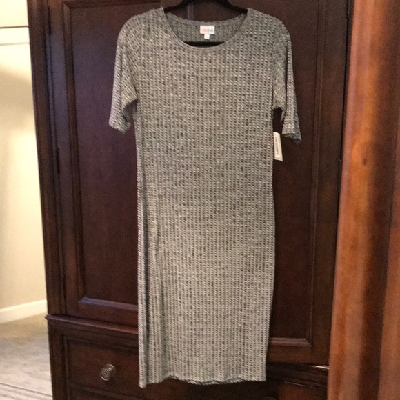 LuLaRoe Julia - Picture 1 of 3